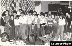 Американские студенты, слушатели курсов ЛГУ, на "вечере дружбы", 1980-е.