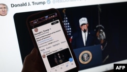 دونالد ترامپ، رئیس‌جمهوری آمریکا، در حال بیان اظهاراتی درباره آغاز عملیات رزمی علیه ایران. شنبه ۹ اسفند ۱۴۰۴