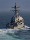 Shkatërruesi i raketave USS Frank E. Petersen Jr. duke lundruar në Detin Arabik më 18 mars. Kjo klasë anijesh mund të jetë e rëndësishme për zbatimin e bllokadës.