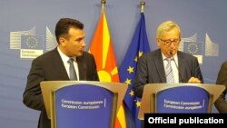 European Commission President Jean-Claude Juncker (right) and North Macedonian Prime Minister Zoran Zaev in Brussels on June 4