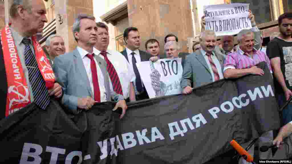 Акция проходила в формате встречи депутатов партии КПРФ с избирателями