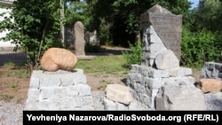 Це перша черга меморіального комплексу, яким має бути вшанована пам’ять менонітів, що жили на території Запоріжжя та за радянського режиму зазнали репресій