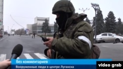 Luhanskın mərkəzində maskalı silahlılar