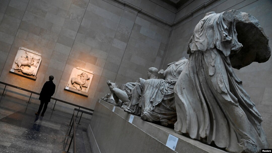 Sculpturi din Partenon (Grecia) aflate la British Museum. Colecția se numește Elgin Marbles după numele contelui Elgia, care a organizat aducerea lor în Marea Britanie între 1801 și 1812.