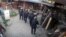 Сотрудники ФСБ в доме у одного из сотрудников "Эковахты"