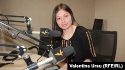 Diana Crudu în studioul Europei Libere de la Chișinău 