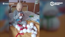 Хлопчык, які шыў сьнегавікоў, каб аплаціць лячэньне ад раку, рыхтуецца да школы