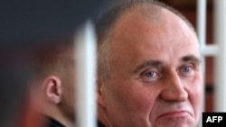 Бывший кандидат в президенты Беларуси Николай Статкевич на суде. Минск, 11 мая 2011 года.