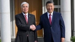 Chinese leader Xi Jinping (right) is greeted by Kazakh President Qasym-Zhomart Toqaev in Astana on July 2 for a state visit ahead of a two-summit for the Shanghai Cooperation Organization.
