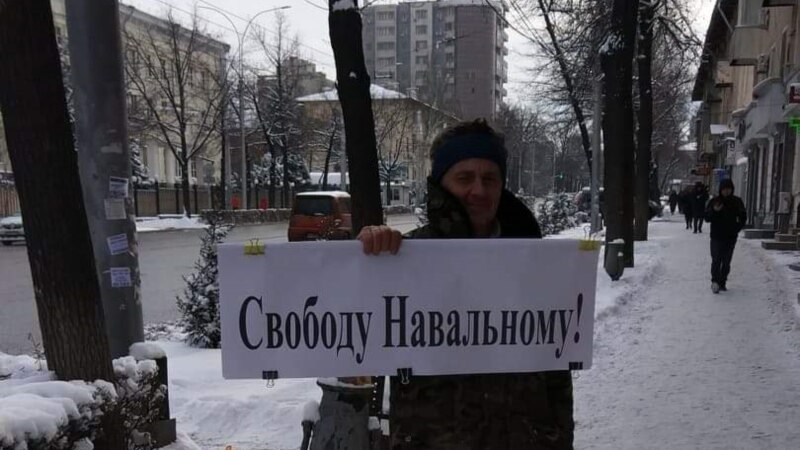 Бишкекте Навальныйды колдогон акция өттү