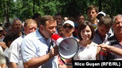 Andrei Nastase și Maia Sandu la un protest împotriva schimbării sistemului electoral, Chișinău, iulie 2017.