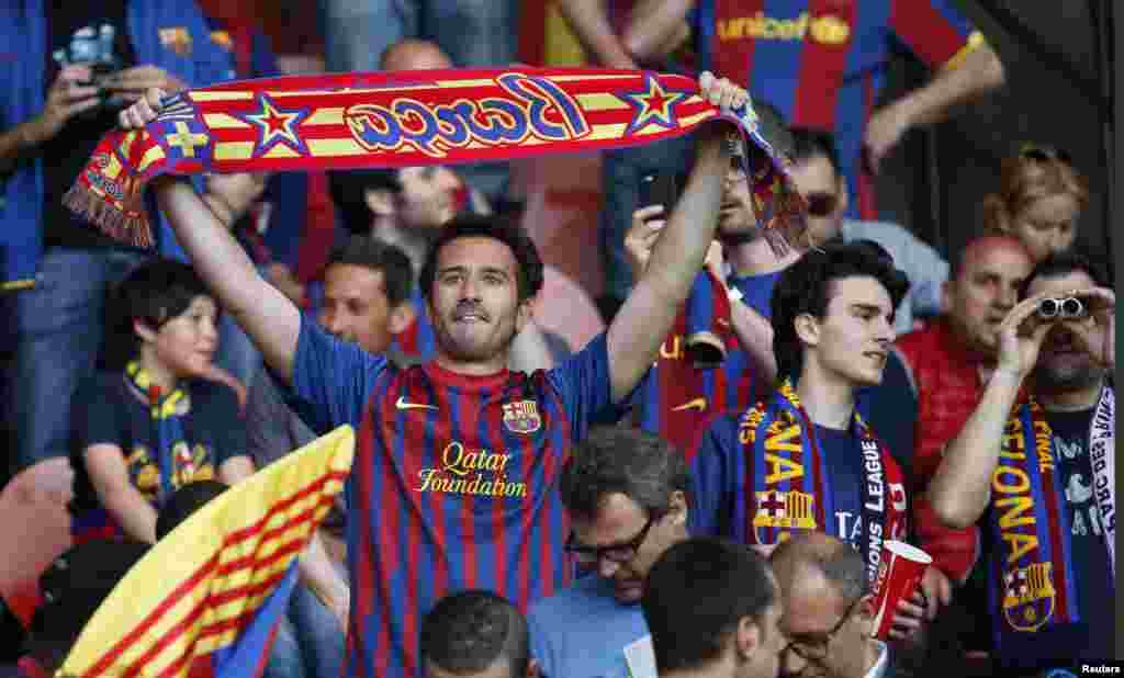 Barcelona azarkeşləri (Reuters / Benoit Tessier)