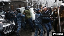 Armenia -- Riot police clash with opposition protesters outside the main Armenian government building in Yerevan, December 24, 2020.