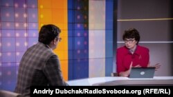 Ведуча програми «Суботнє інтерв’ю» Інна Кузнецова та Дмитро Кулеба під час розмови