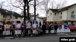 Акция протеста таджикских оппозиционеров у консульства России в городе Бонн, Германия