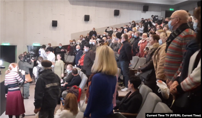 Собрание в Форосе, зал встал на минуту молчания, 2 марта 2021 года