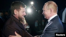 Глава Чечни Рамзан Кадыров и президент России Владимир Путин в Грозном, 2024 г. Иллюстративная фотография