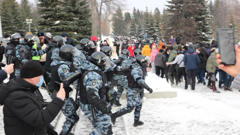 روسیه کې د نوالنۍ په ملاتړ لاریون؛ له ۲۰۰۰ زیات مظاهره چیان نیول شوي