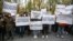 Супротивники «карантину вихідного дня» протестували під Кабміном зранку 11 листопада