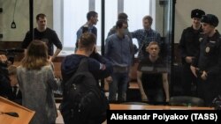 «Сеть» тобунун мүчөлөрү сот залында. Пенза шаары, 10-февраль, 2020-жыл.
