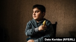 13 წლის ნიკოლოზს დიუშენის კუნთოვანი დისტროფიის სინდრომი აქვს. 