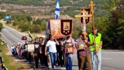 Участники крестного хода в Крыму, организованного РПЦ, архивное фото
