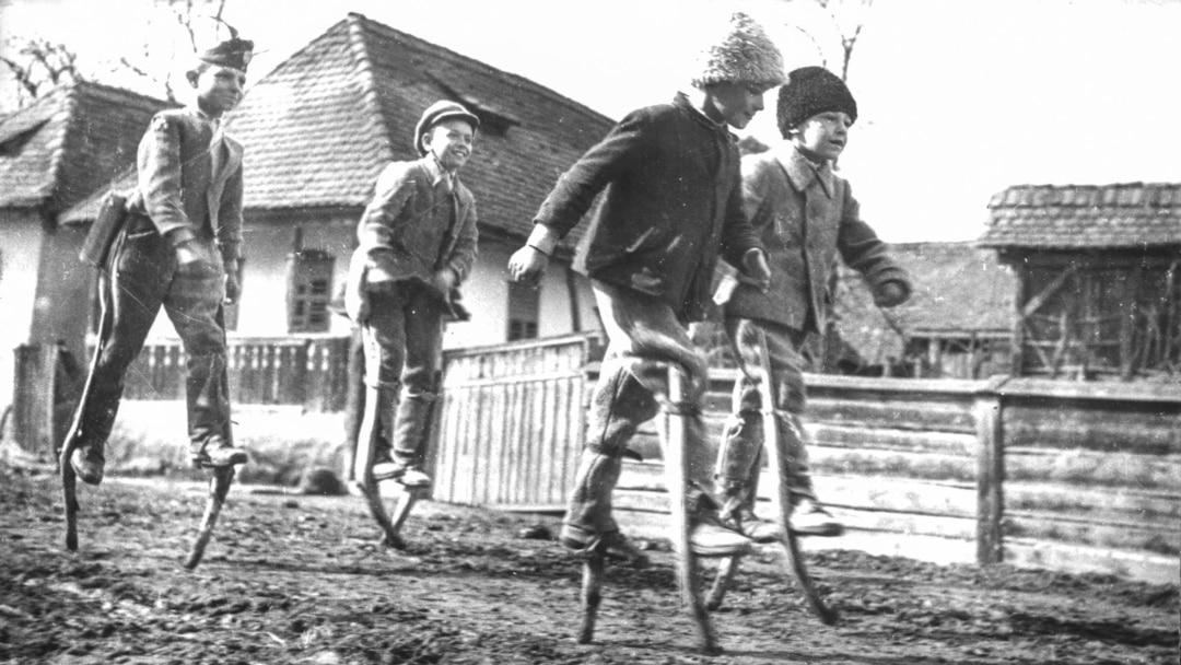 The Volunteers Who Revived 'Romania's Life Magazine'