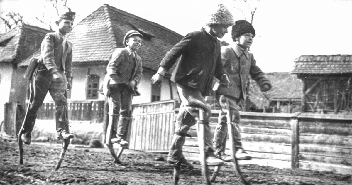 The Volunteers Who Revived 'Romania's Life Magazine'