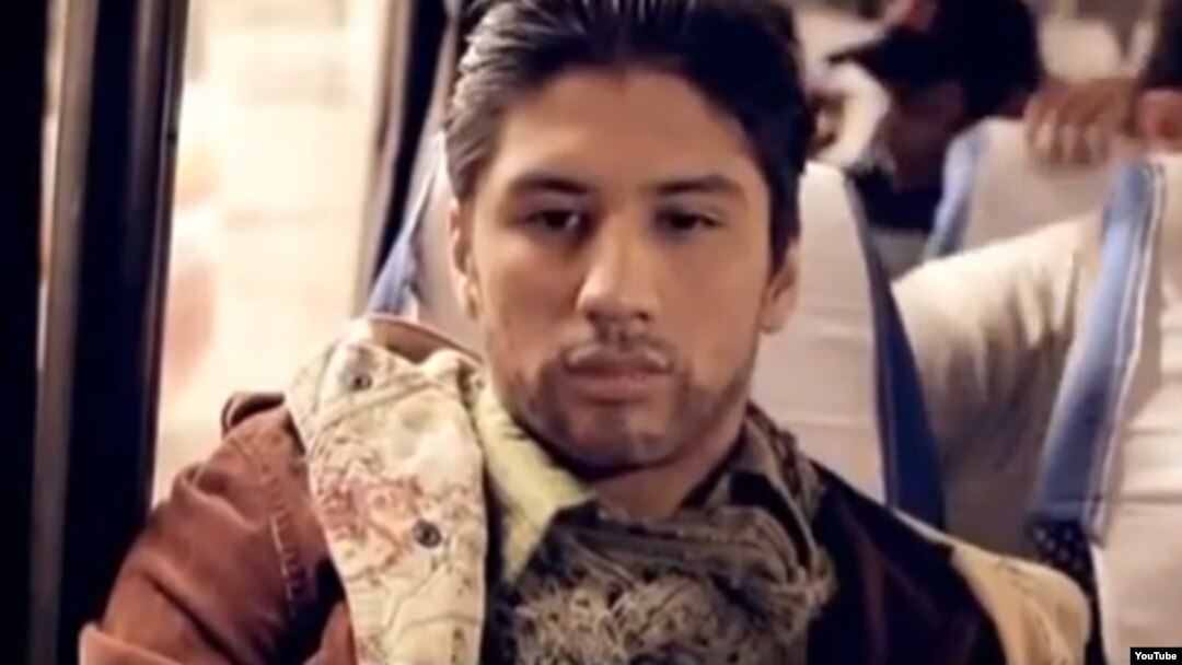 A scene from Ummon's video for the song "Yo'q"