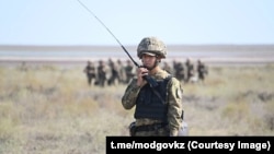 Каспий деңиз жээгиндеги аскердик машыгуу учуру. Иллюстрация.
