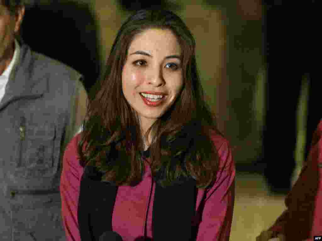 SAD - Roxana Saberi - Američko-iranska novinarka Roxana Saberi obratila se javnosti po dolasku u SAD,Virginia, na press konferenciji. 