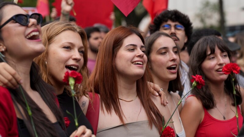 ۵۰ سالگی انقلاب میخک؛ پرتغال چگونه به آزادی و دموکراسی رسید؟