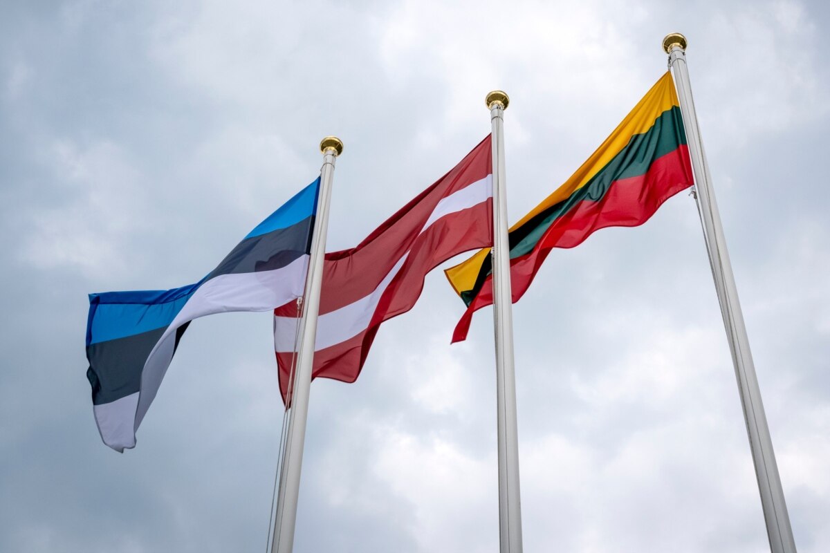 Три країни Балтії відкидають звинувачення Росії в сприянні атакам дронів