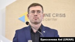 Передусім буде проводитись контроль стану здоров’я прибулих із країн, де штам «дельта» вже поширений, каже Ігор Кузін (на фото)