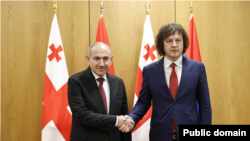 მარცხნიდან: ნიკოლ ფაშინიანი და ირაკლი კობახიძე