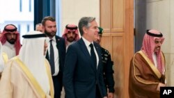 Secretarul de stat american Antony Blinken și ministrul de externe al Arabiei Saudite, prințul Faisal bin Farhan, în Riad, Arabia Saudită, 7 iunie 2023