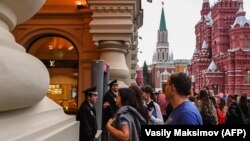 Ілюстраційне фото: раніше через дзвінки про «мінування» доводилося евакуйовувати й універмаг «ГУМ» на Красній площі в Москві