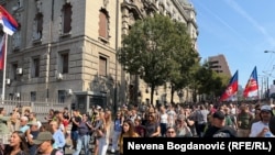 'Udarali su nas suzavac, kordoni i gumeni meci': Demonstranti u Srbiji optužuju policiju za nasilje