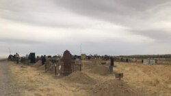 Кладбище в Шымкенте, городе на юге Казахстана.