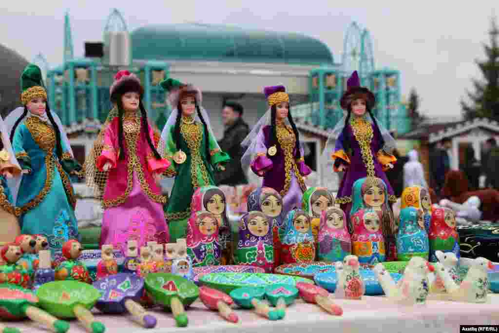 Бәйрәм мәйданында төрледән төрле милли һәдияләрне дә сатып алу мөмкинлеге тудырылды