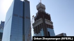 Будівництва висотної будівлі «Абу-Дабі Плаза» в Астані, Казахстан