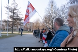 На цырымоніі ўзьняцьце беларускага сьцяга каля Сейма Літвы. Вільня, 30 сакавіка 2026