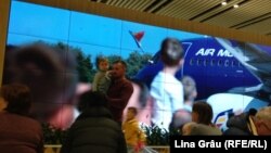 Pasageri în sala de așteptate a Aeroportului Internațional Chișinău