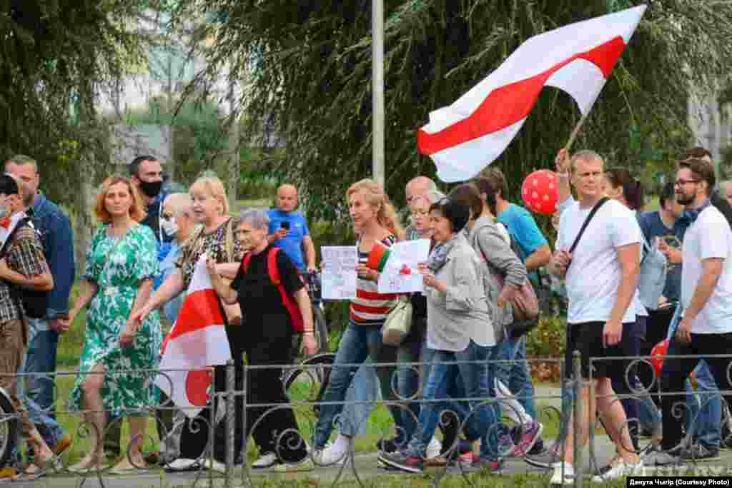 БЕЛОРУСИЈА - Опозицијата во Белорусија се подготвува за нови протести против авторитарниот лидер Александар Лукашенко. Тој се соочи со нов меѓународен притисок во врска со пренасочувањето на цивилниот патнички авион во земјата и апсењето на новинарот-дисидент, кој бил еден од патниците во авионот.