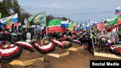 Кладбище в Нижнекамске. Россия, Республика Татарстан. Архивное фото