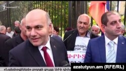 «Օրինաց երկիր» խմբակցության պատգամավոր Մհեր Շահգելդյանը զրուցում է նաիրիտցիների հետ, 4-ը սեպտեմբերի, 2016թ.