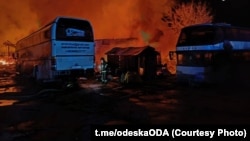 ოდესის ოლქის სამხედრო ადმინისტრაციამ 14 აპრილს გაავრცელა რუსული დრონებით შეტევის შეტეგად დაზიანებული ავტობუსების ფოტო