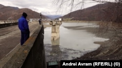 Lacul de acumulare de la Barajul Paltinu, golit, pe 2 decembrie 2025.