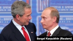 Президенти США і Росії Джордж Буш (ліворуч) і Володимир Путін під час зустрічі в Братиславі, 2005 року