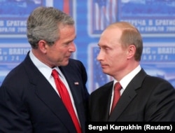 Vladimir Putin (right) and U.S. President George Bush in February 2005.